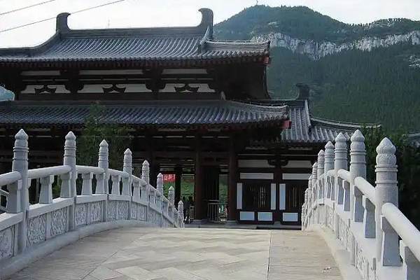 建立可溯源的标准化品控体系;ISO14001环境管理体系认证